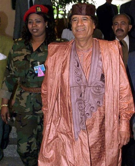 الفنانات و معمر القذافي